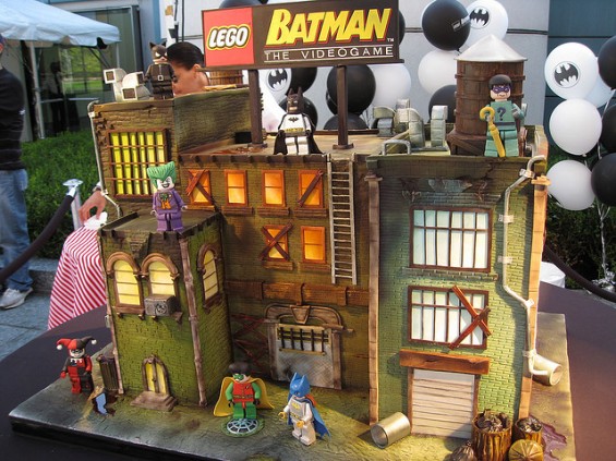 LEGO BATMAN CAKE video game themed cakes