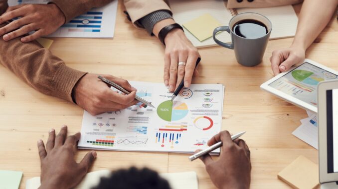 people discuss about graphs and rates - The most important languages for business in 2021 revealed