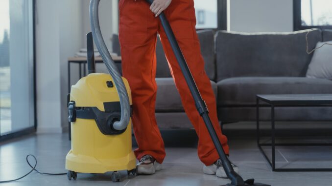 man people woman building - tenancy cleaning