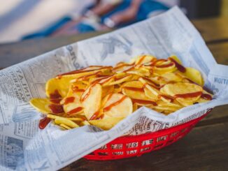 potato chips on tray - the Best and Worst Cities for Chain Restaurants