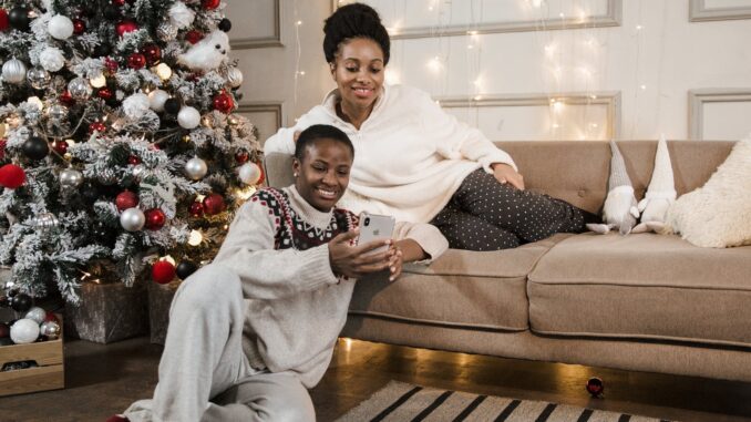 Best Christmas Ideas and Hack - women in the living room