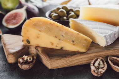 Cheese Before Bed: Stuff of Nightmares or Dream Enhancer?