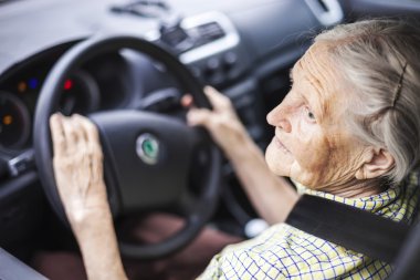 1 in 4 Brits know an older person they think should quit driving
