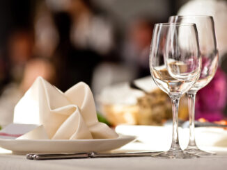 The small dining habits that secretly make or break a Valentine’s date