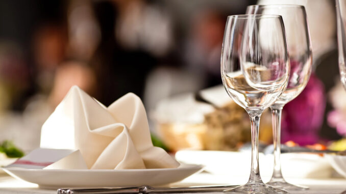 The small dining habits that secretly make or break a Valentine’s date