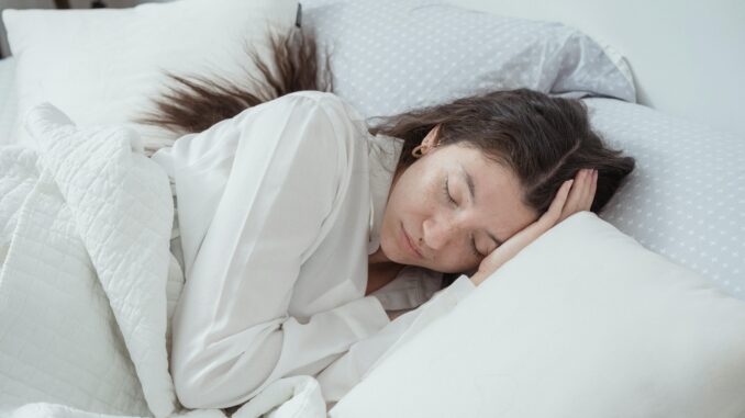 Doctor reveals how many pillows we actually need - and the answer might shock you