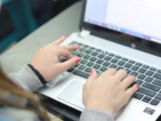 Signal vs. Noise: What Actually Makes an Article Worth Publishing in 2026?
