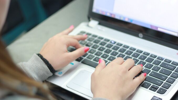 Signal vs. Noise: What Actually Makes an Article Worth Publishing in 2026?