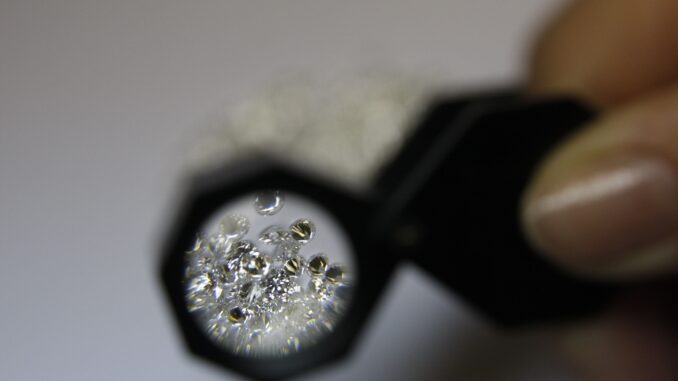 The fake diamond warning signs a jewellery expert says most people completely miss
